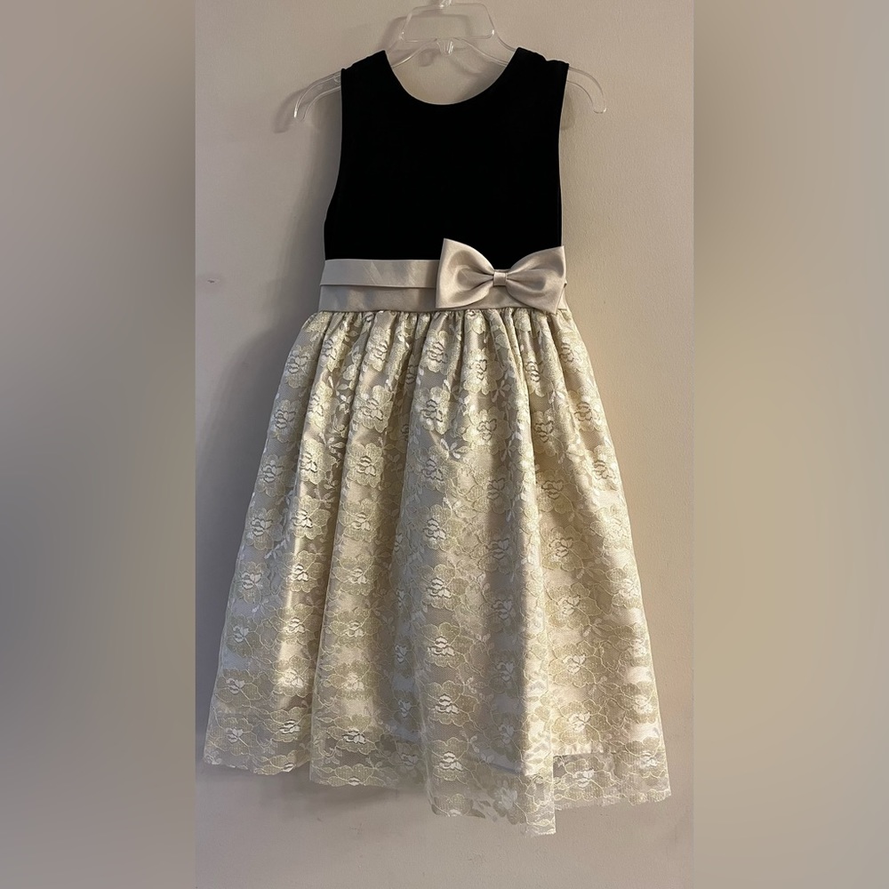 Velvet and lace girl dress